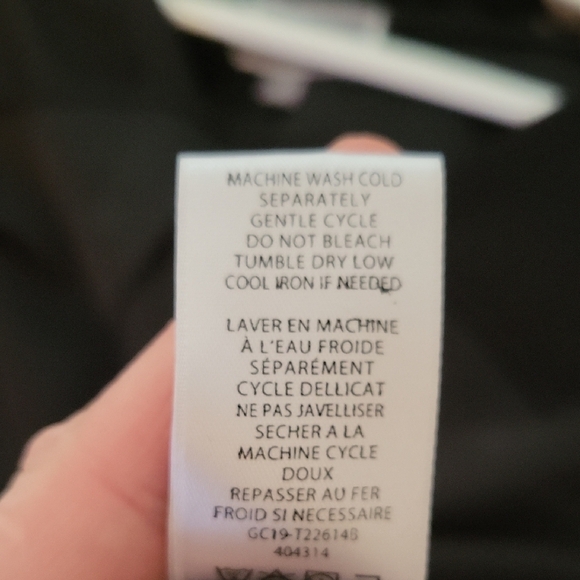 Elegant Black V-Neck Top by Guillaume – Classic, Stylish & Versatile Wardrobe Es - Picture 10 of 11